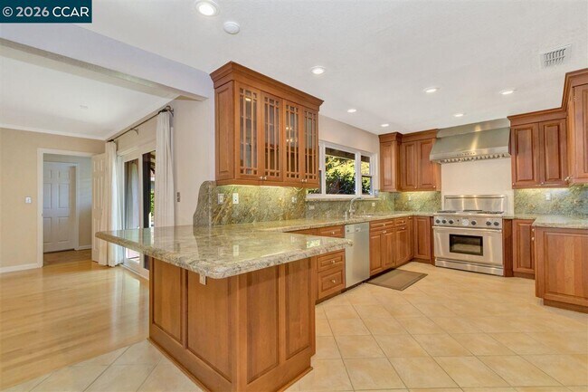 241 Ivy Pl Orinda, CA 94563 photo 5