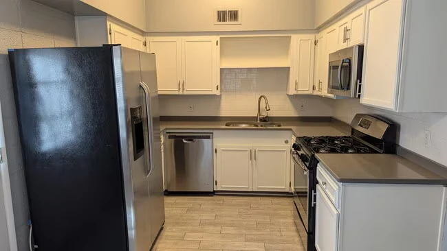 6526 N 12th Place Phoenix, AZ 85014 photo 3
