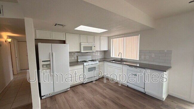 1646 W Behrend Dr Phoenix, AZ 85027 photo 5