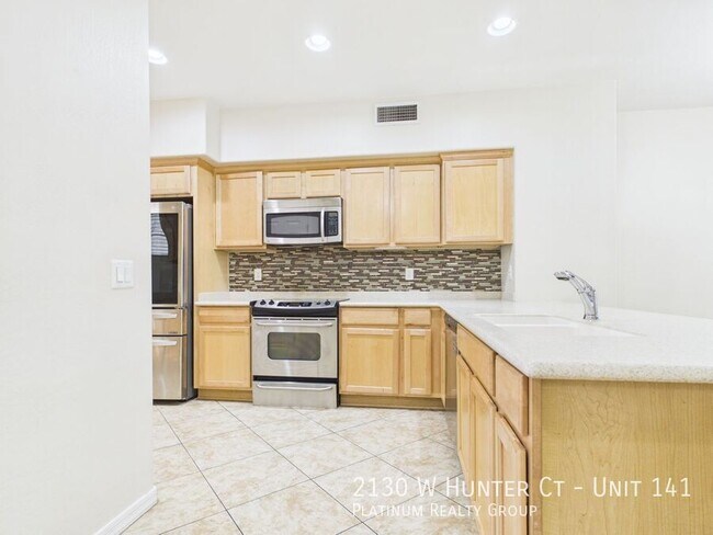 2130 W Hunter Ct Phoenix, AZ 85085 photo 5