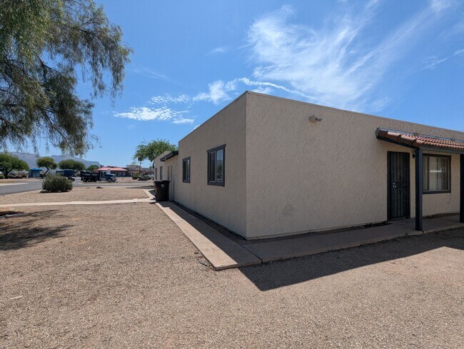 1535 E 29th Ave photo 4
