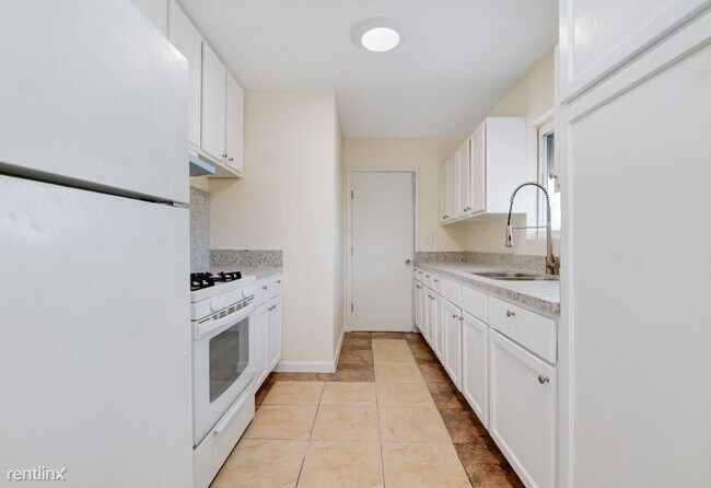 1810 E 16th St National City, CA 91950 photo 3