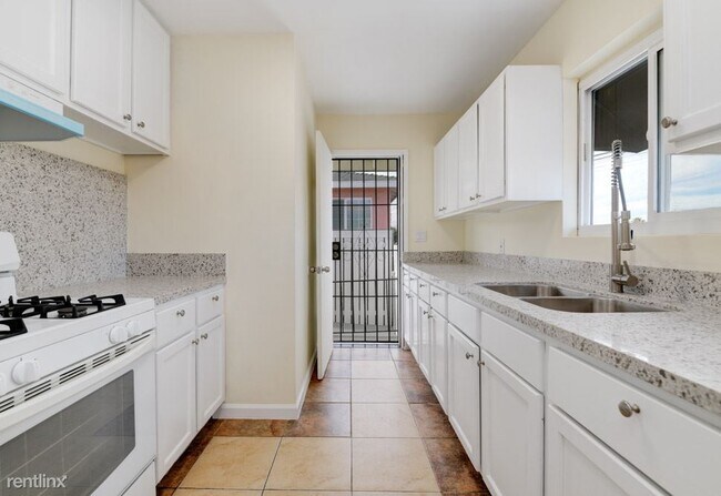 1810 E 16th St National City, CA 91950 photo 5