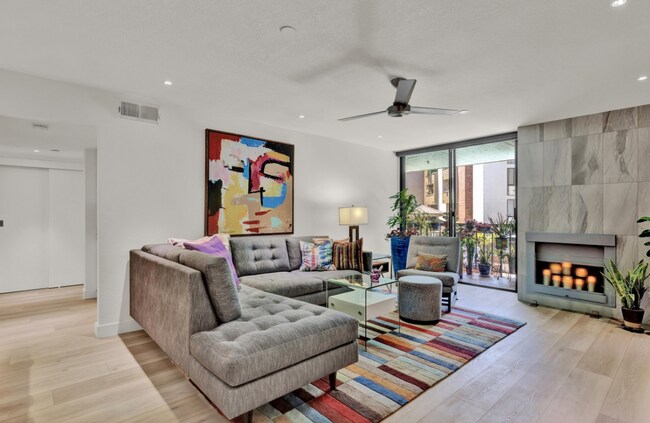 750 State St San Diego, CA 92101 photo 2