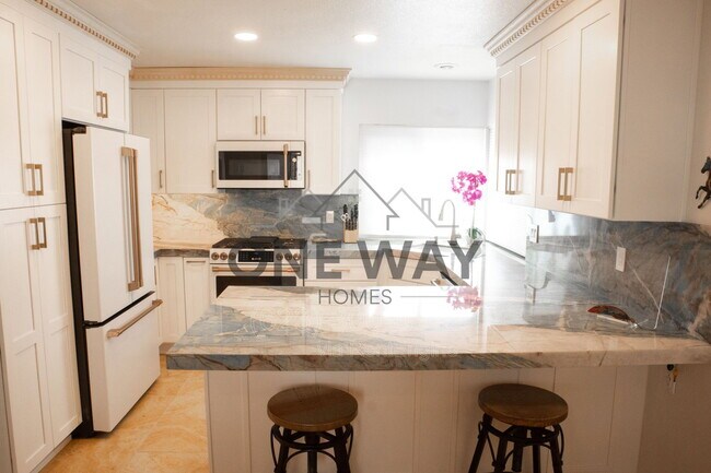 10086 E San Salvador Dr Scottsdale, AZ 85258 photo 3