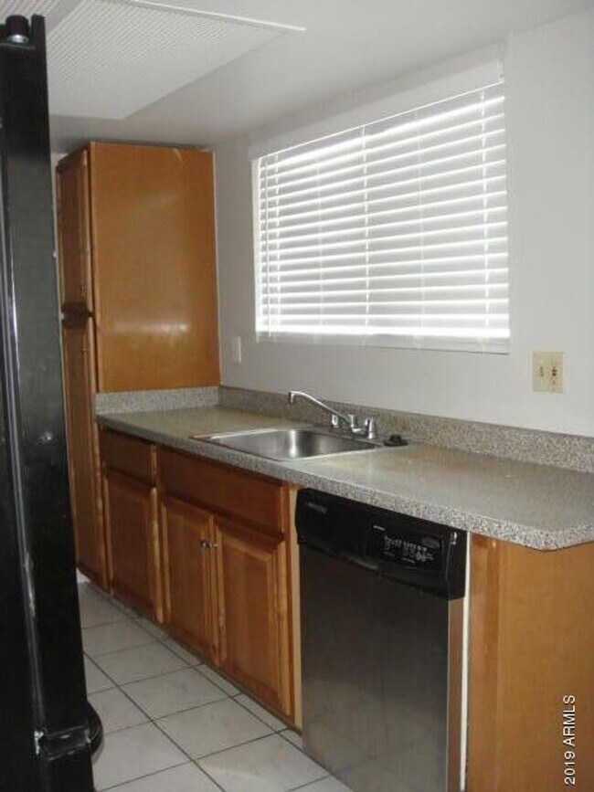 3315 W Loma Ln Phoenix, AZ 85051 photo 5