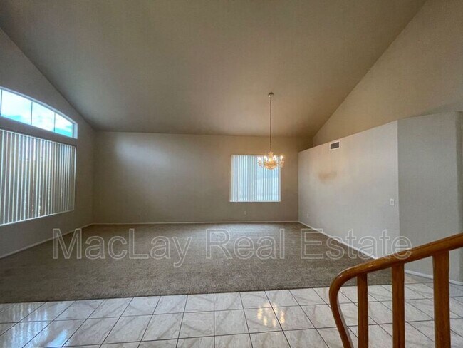 7140 E Medina Ave photo 5