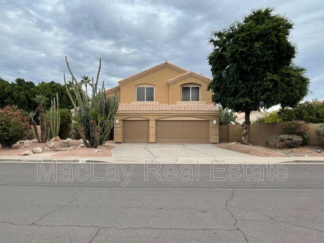 7140 E Medina Ave photo 2