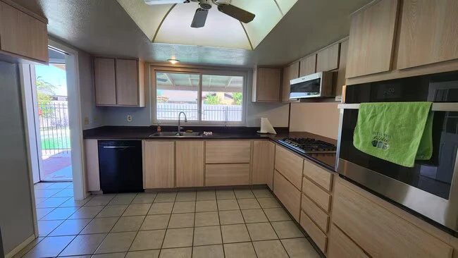 3808 W Malapai Dr photo 4