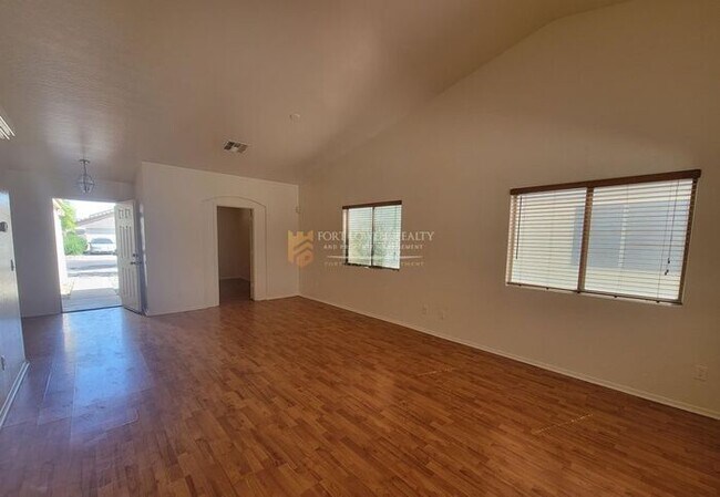 3133 W Huntington Dr Phoenix, AZ 85041 photo 3