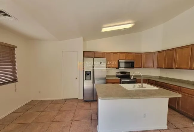 3133 W Huntington Dr Phoenix, AZ 85041 photo 5