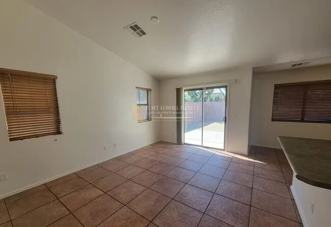 3133 W Huntington Dr Phoenix, AZ 85041 photo 4