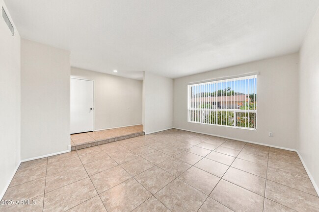 212 E Eugie Ave Phoenix, AZ 85022 photo 3