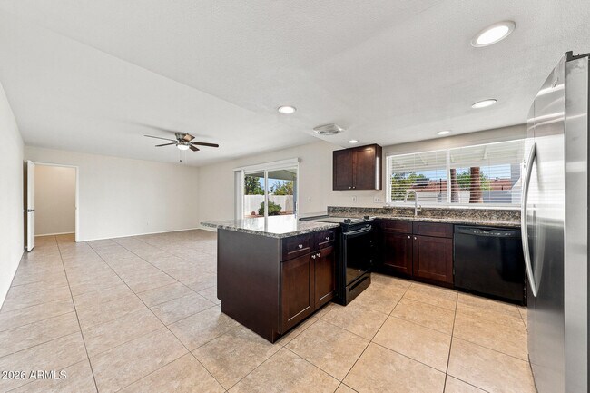 212 E Eugie Ave Phoenix, AZ 85022 photo 4