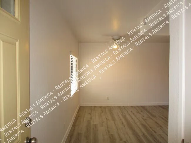 330 S Beck Ave Tempe, AZ 85281 photo 3