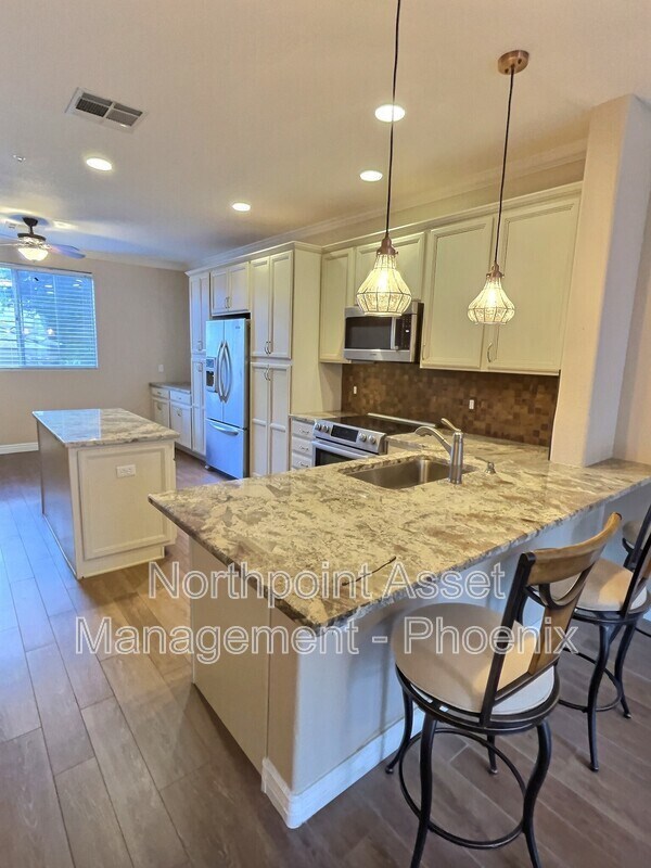 4455 E Paradise Vlg Pkwy S Phoenix, AZ 85032 photo 4