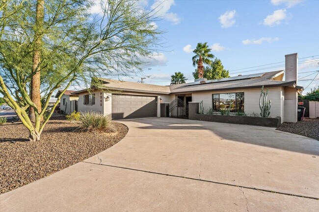 8543 E Jackrabbit Rd Scottsdale, AZ 85250 photo 2
