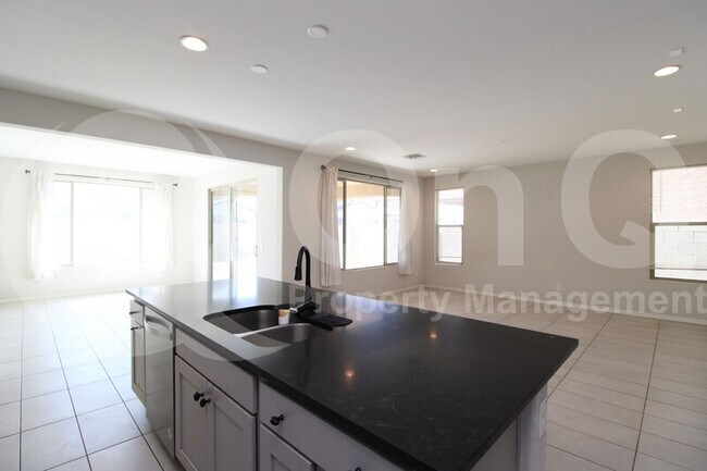 8939 W Missouri Ave Glendale, AZ 85305 photo 4