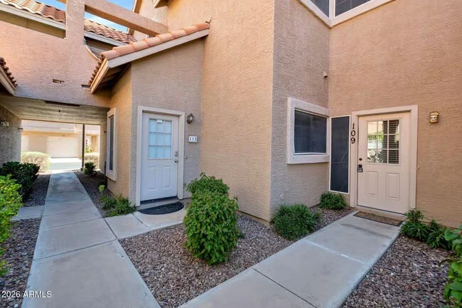1633 E Lakeside Dr Gilbert, AZ 85234 photo 3