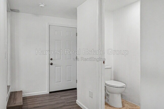 812 Chester St Oakland, CA 94607 photo 4