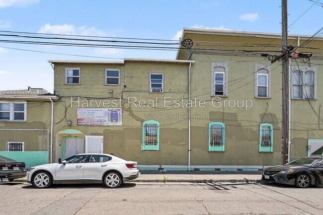 812 Chester St Oakland, CA 94607 photo 2