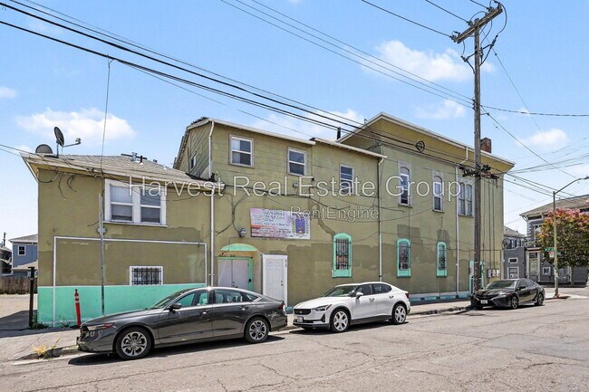 812 Chester St Oakland, CA 94607 photo 3