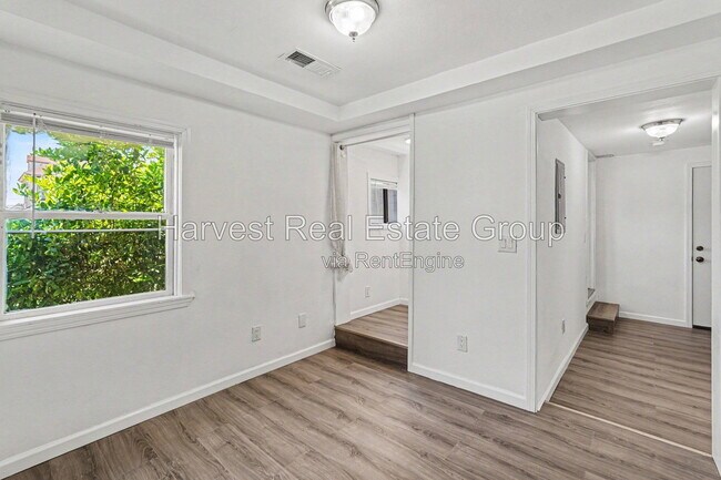 812 Chester St Oakland, CA 94607 photo 5