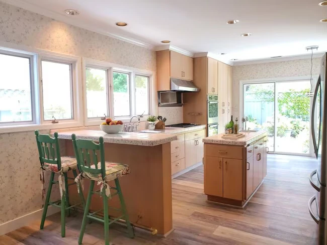 Amazing Single Family Home, A/c, Spacious, Wood Floors, Beautiful Kitchen, Solar, Great Location! photo 2