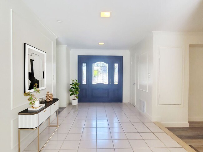 Amazing Single Family Home, A/c, Spacious, Wood Floors, Beautiful Kitchen, Solar, Great Location! photo 3