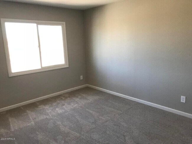 4626 E Wood St Phoenix, AZ 85040 photo 5