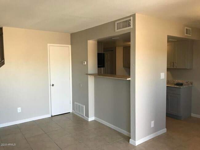 4626 E Wood St Phoenix, AZ 85040 photo 2