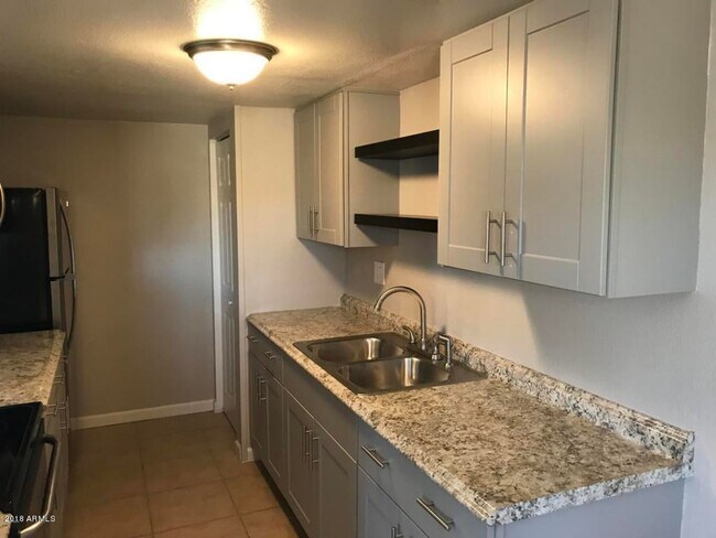 4626 E Wood St Phoenix, AZ 85040 photo 3