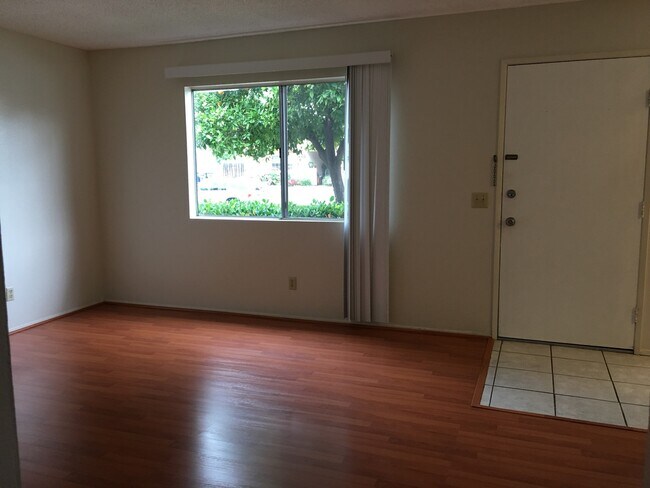 284 Lustrosos St Oceanside, CA 92057 photo 2