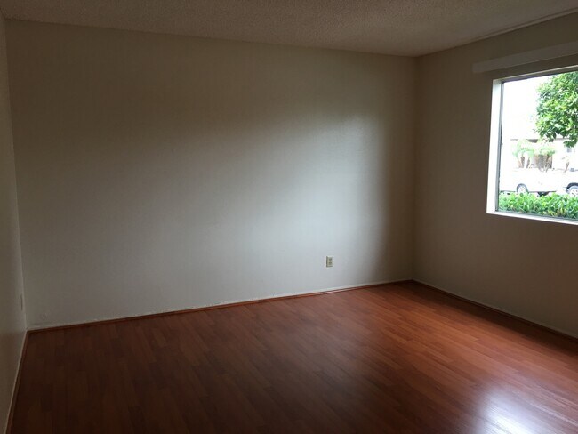284 Lustrosos St Oceanside, CA 92057 photo 3
