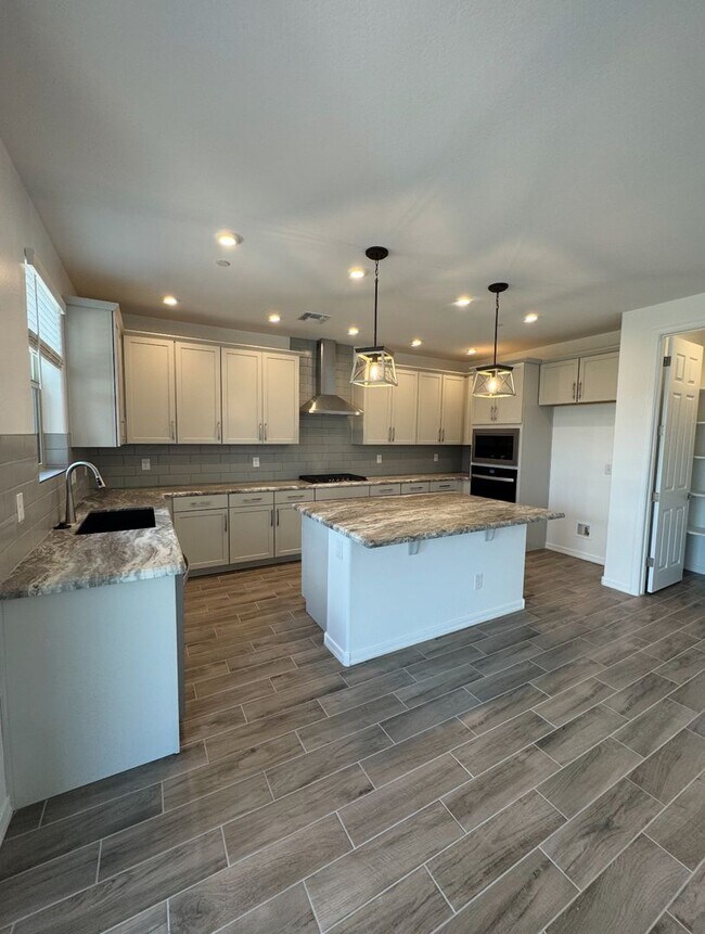 13426 W Eagle Feather Rd Peoria, AZ 85383 photo 5