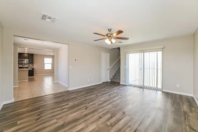 8126 W Agora Ln Phoenix, AZ 85043 photo 4