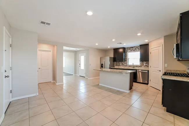 8126 W Agora Ln Phoenix, AZ 85043 photo 5