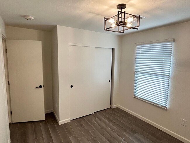 290 N Hamilton St Chandler, AZ 85225 photo 4