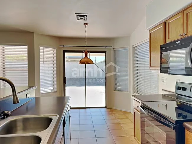 717 W Beth Dr Phoenix, AZ 85041 photo 4