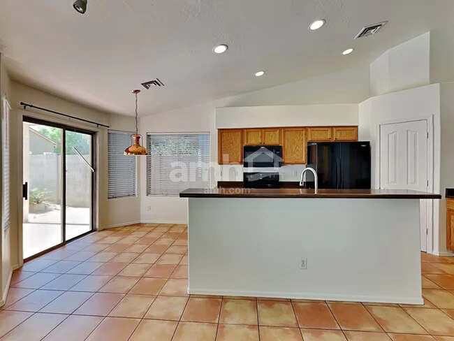 717 W Beth Dr Phoenix, AZ 85041 photo 5