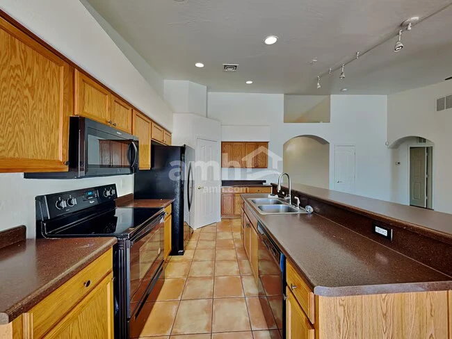 717 W Beth Dr Phoenix, AZ 85041 photo 3