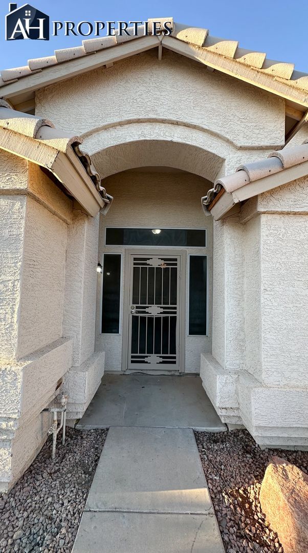 8832 W Port Au Prince Ln Peoria, AZ 85381 photo 2