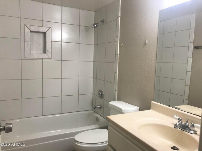 3131 W Cochise Dr Phoenix, AZ 85051 photo 5