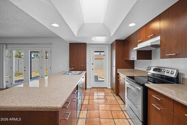 1664 E Del Rio Dr Tempe, AZ 85282 photo 2
