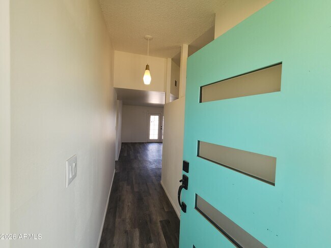 2140 W Heatherbrae Dr Phoenix, AZ 85015 photo 3