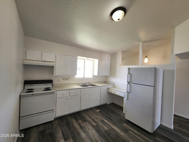 2140 W Heatherbrae Dr Phoenix, AZ 85015 photo 5