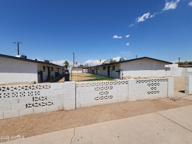 2140 W Heatherbrae Dr Phoenix, AZ 85015