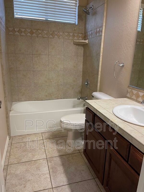 5644 W Kowalsky Ln Phoenix, AZ 85339 photo 4