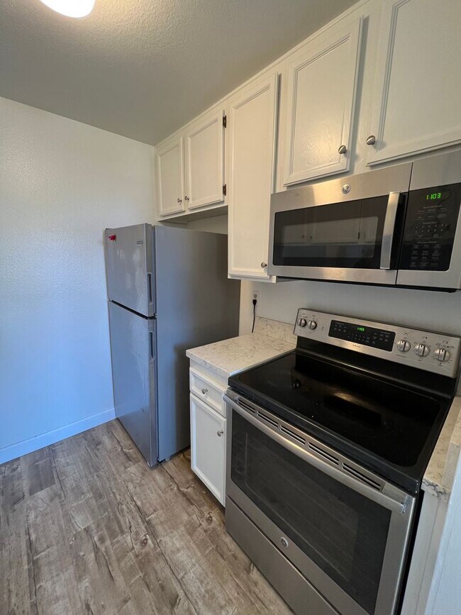 6204 Agee St San Diego, CA 92122 photo 2