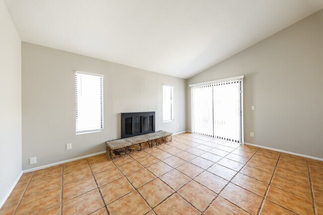 6630 W Poinsettia Dr Glendale, AZ 85304 photo 4